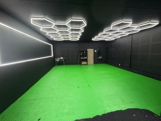 Showroom ceiling with hexagonal lighting installation